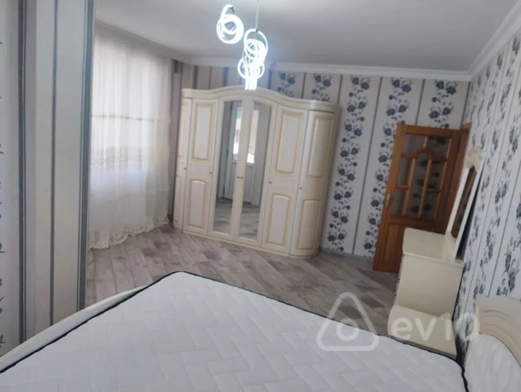 Kirayə verilir 3 otaqlı yeni tikili 110 m²