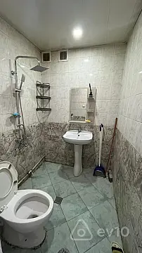 Kirayə verilir 2 otaqlı köhnə tikili 60 m²