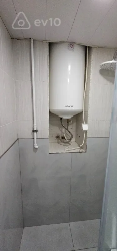 Kirayə verilir 3 otaqlı köhnə tikili 90 m²