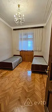 Kirayə verilir 3 otaqlı köhnə tikili 90 m²