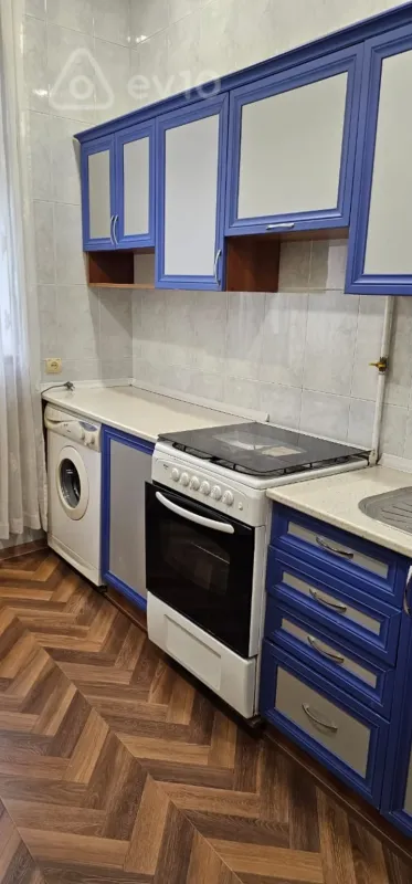 Kirayə verilir 3 otaqlı köhnə tikili 90 m²