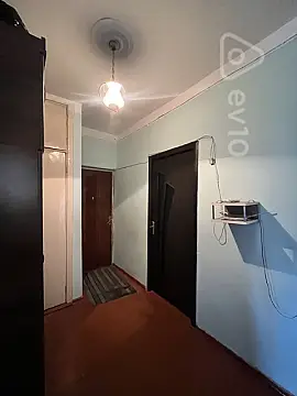 Satılır 3 otaqlı köhnə tikili 71.5 m²
