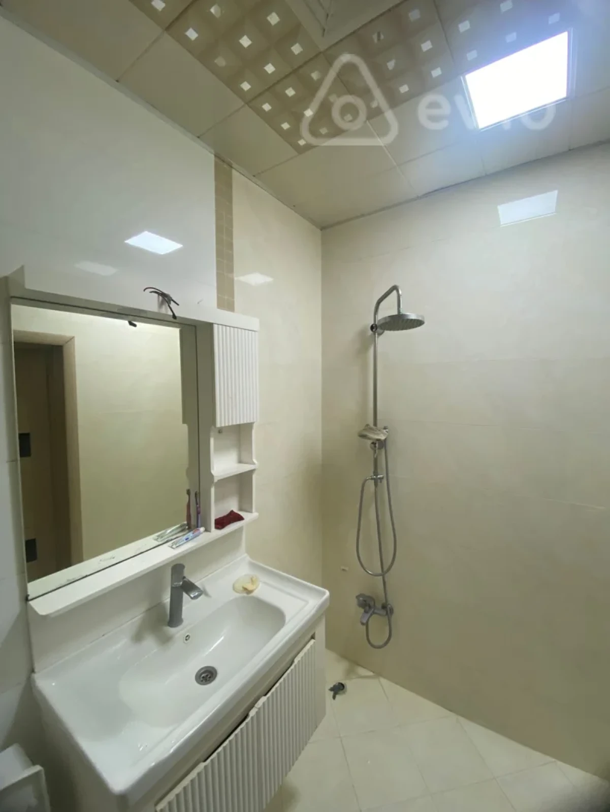 Kirayə verilir 2 otaqlı yeni tikili 80 m²