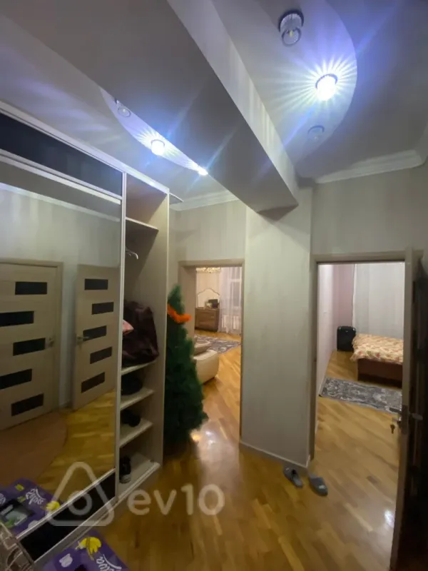 Kirayə verilir 2 otaqlı yeni tikili 80 m²