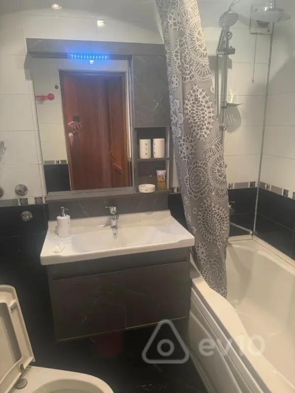 Kirayə verilir 2 otaqlı köhnə tikili 50 m²