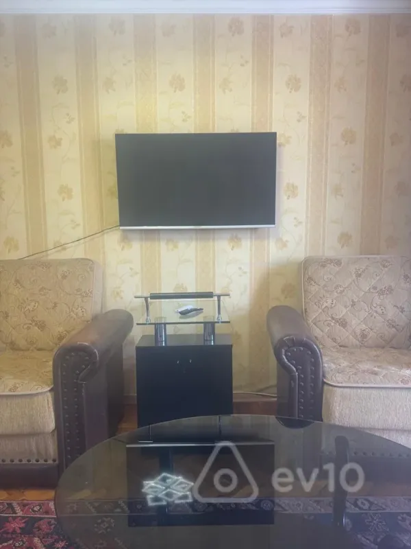 Kirayə verilir 2 otaqlı köhnə tikili 50 m²