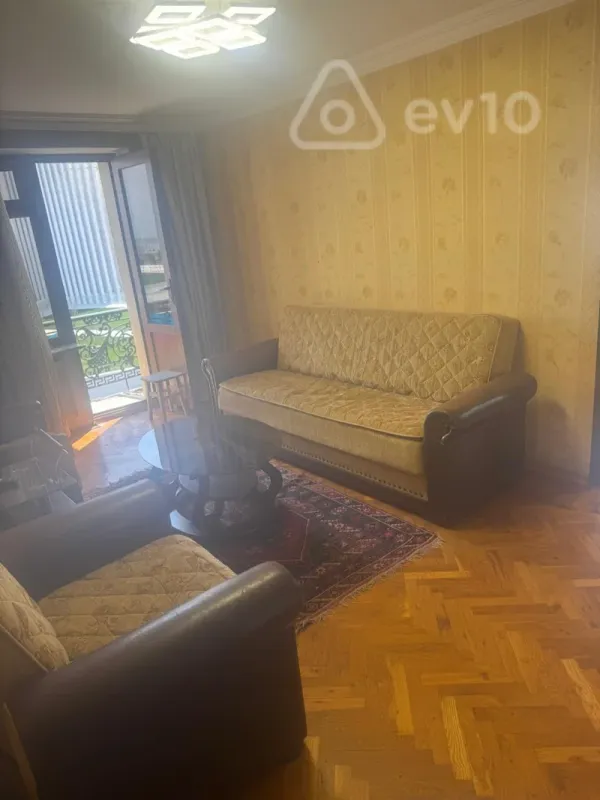Kirayə verilir 2 otaqlı köhnə tikili 50 m²
