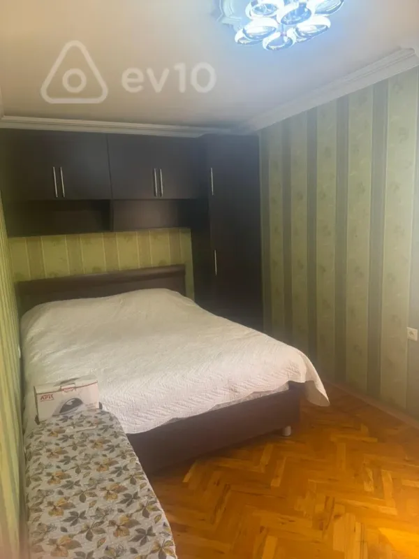 Kirayə verilir 2 otaqlı köhnə tikili 50 m²