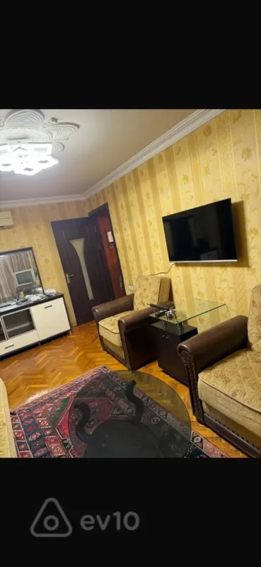 Kirayə verilir 2 otaqlı köhnə tikili 50 m²