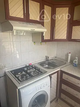 Kirayə verilir 2 otaqlı köhnə tikili 50 m²