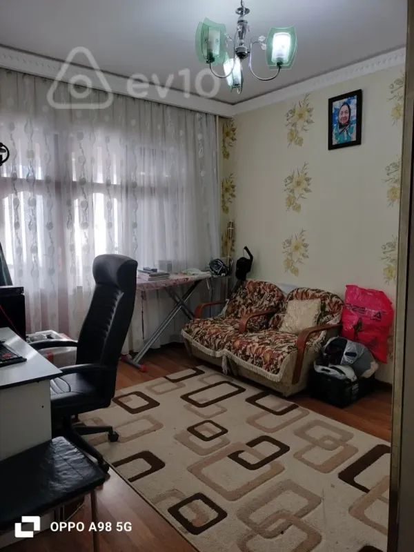 Satılır 4 otaqlı köhnə tikili 85 m²