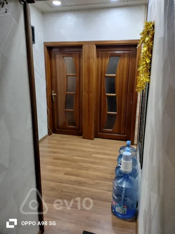 Satılır 4 otaqlı köhnə tikili 85 m²