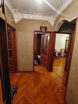 Satılır 3 otaqlı köhnə tikili 120 m²