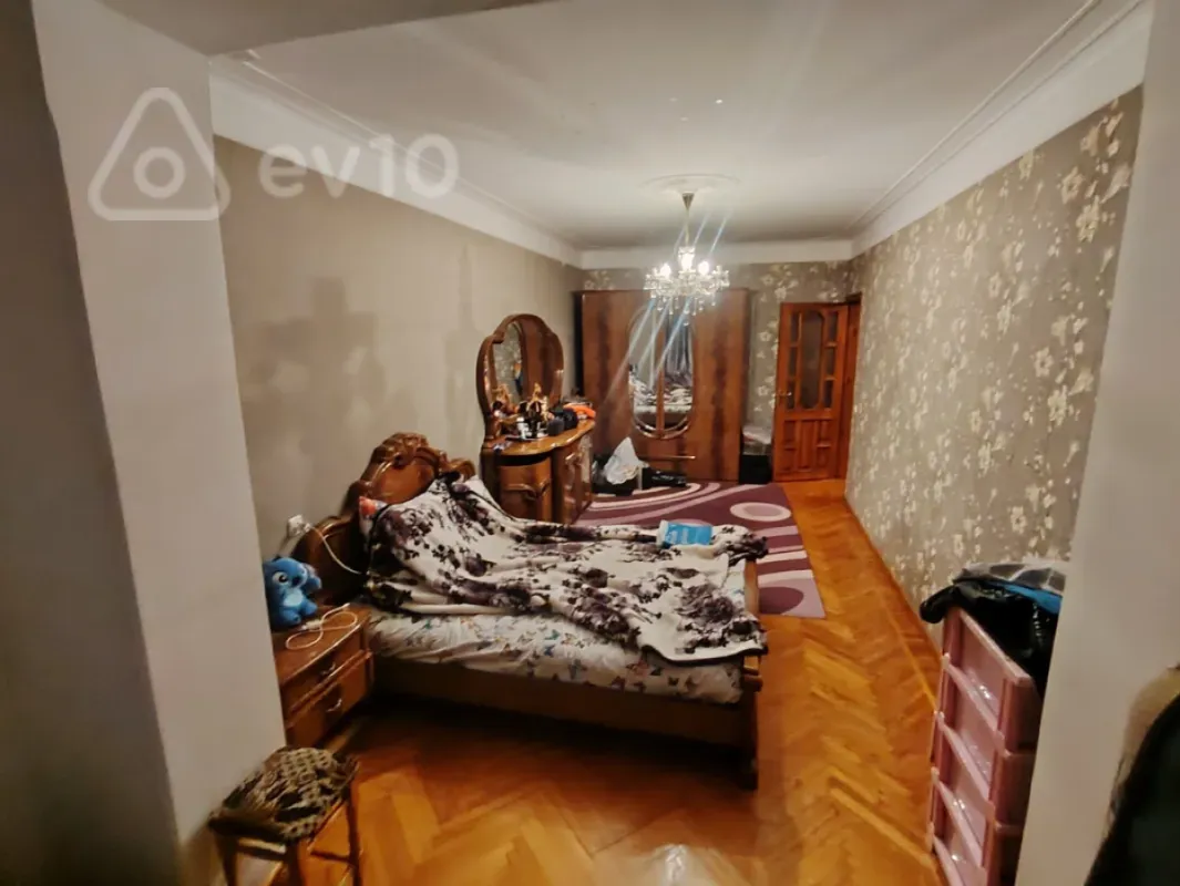 Satılır 3 otaqlı köhnə tikili 120 m²