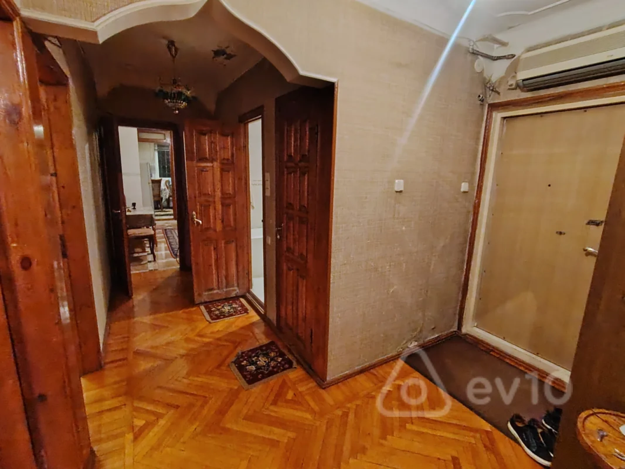 Satılır 3 otaqlı köhnə tikili 120 m²