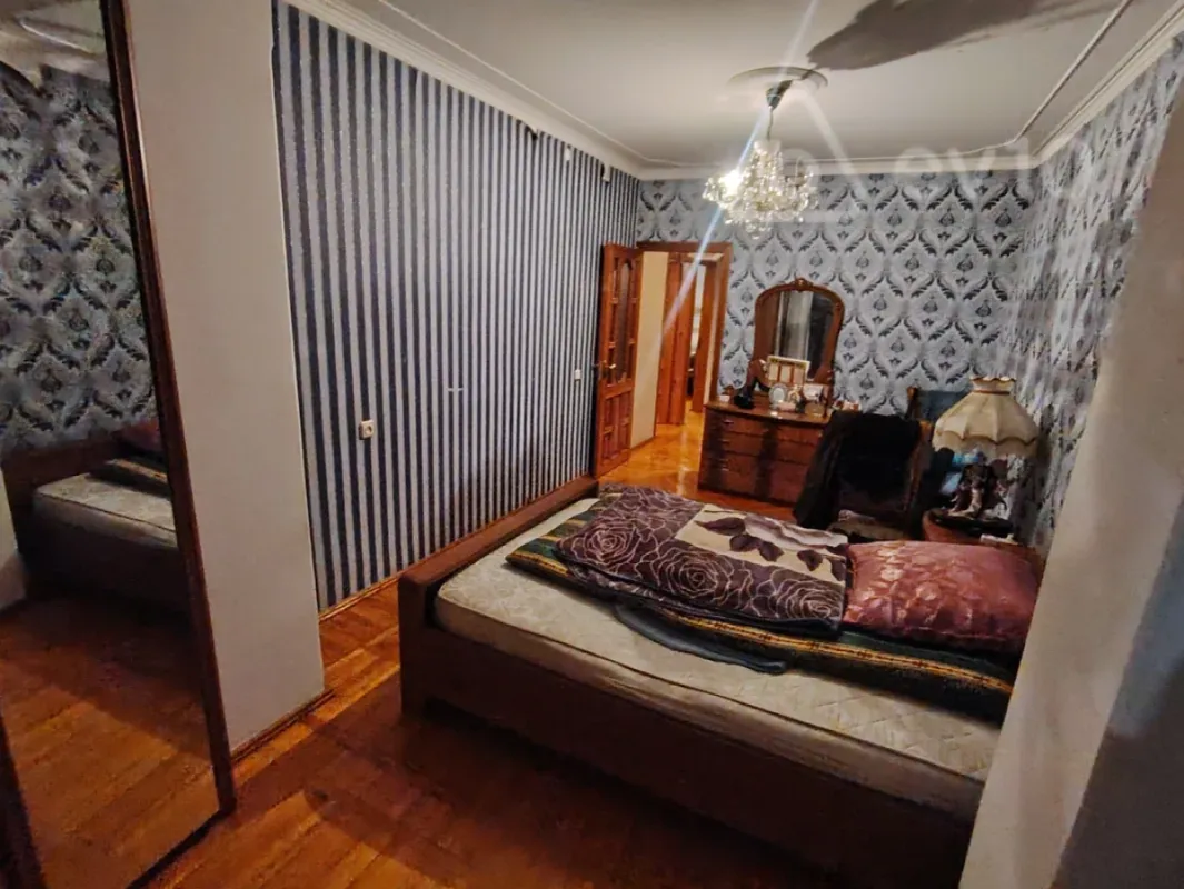 Satılır 3 otaqlı köhnə tikili 120 m²