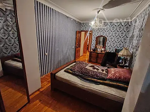 Satılır 3 otaqlı köhnə tikili 120 m²