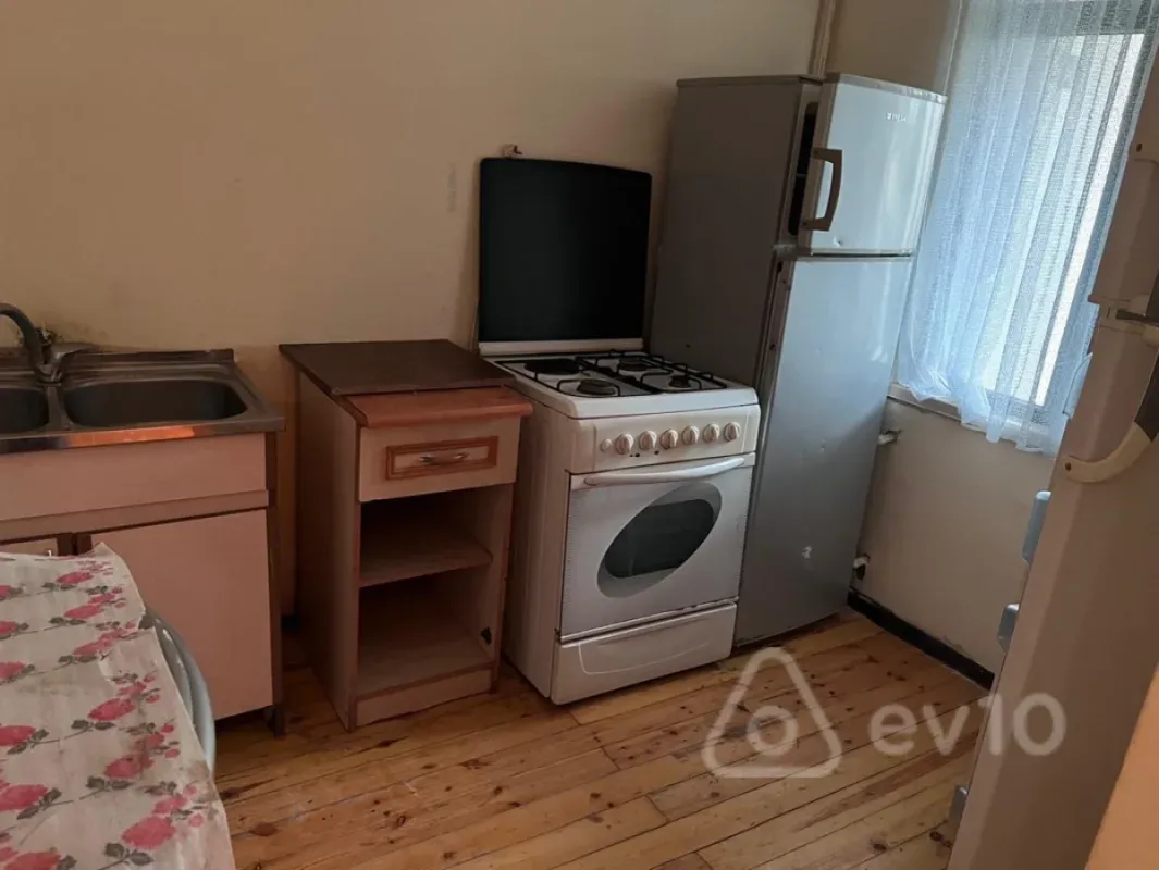 Kirayə verilir 2 otaqlı köhnə tikili 53 m²