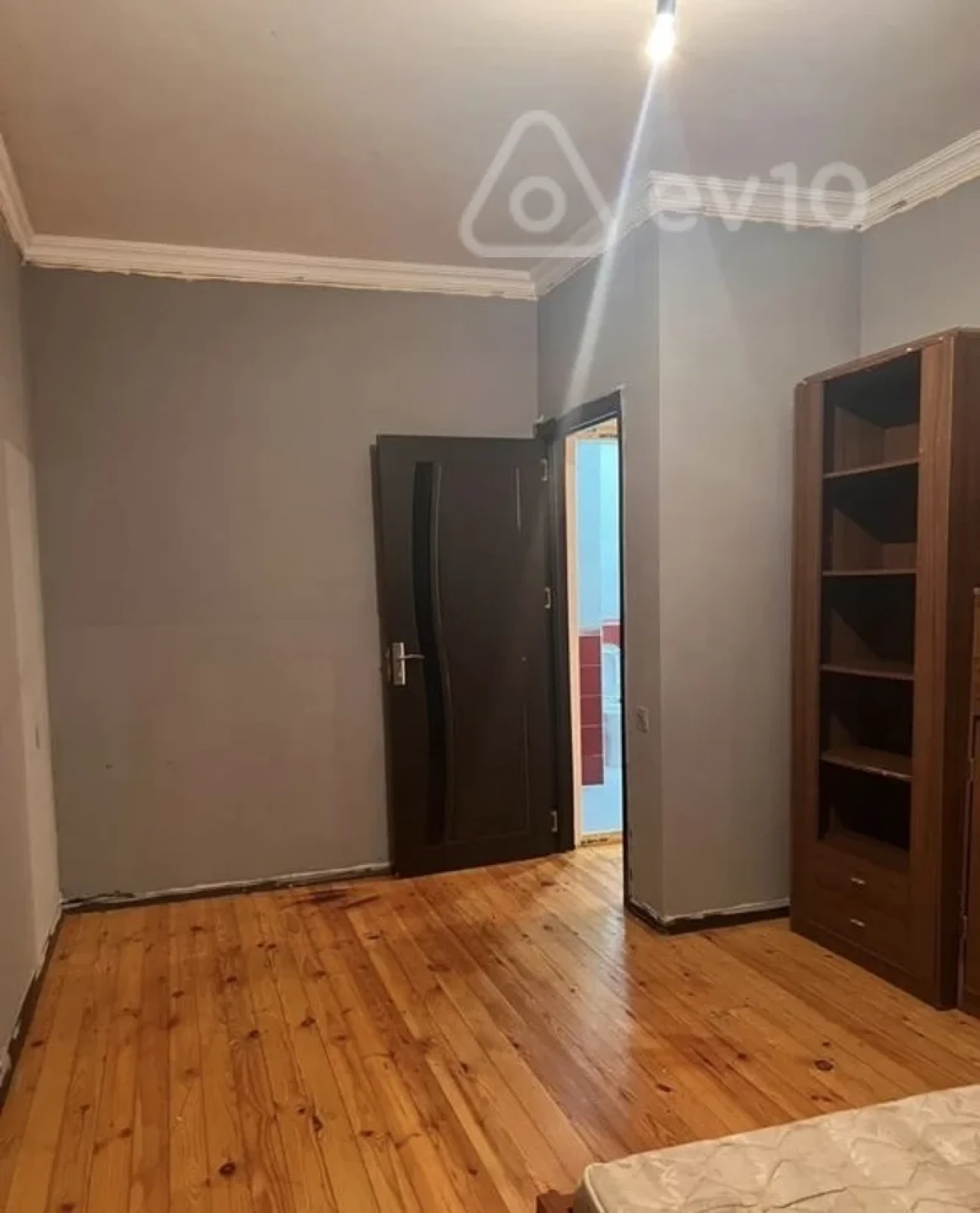 Kirayə verilir 2 otaqlı köhnə tikili 53 m²