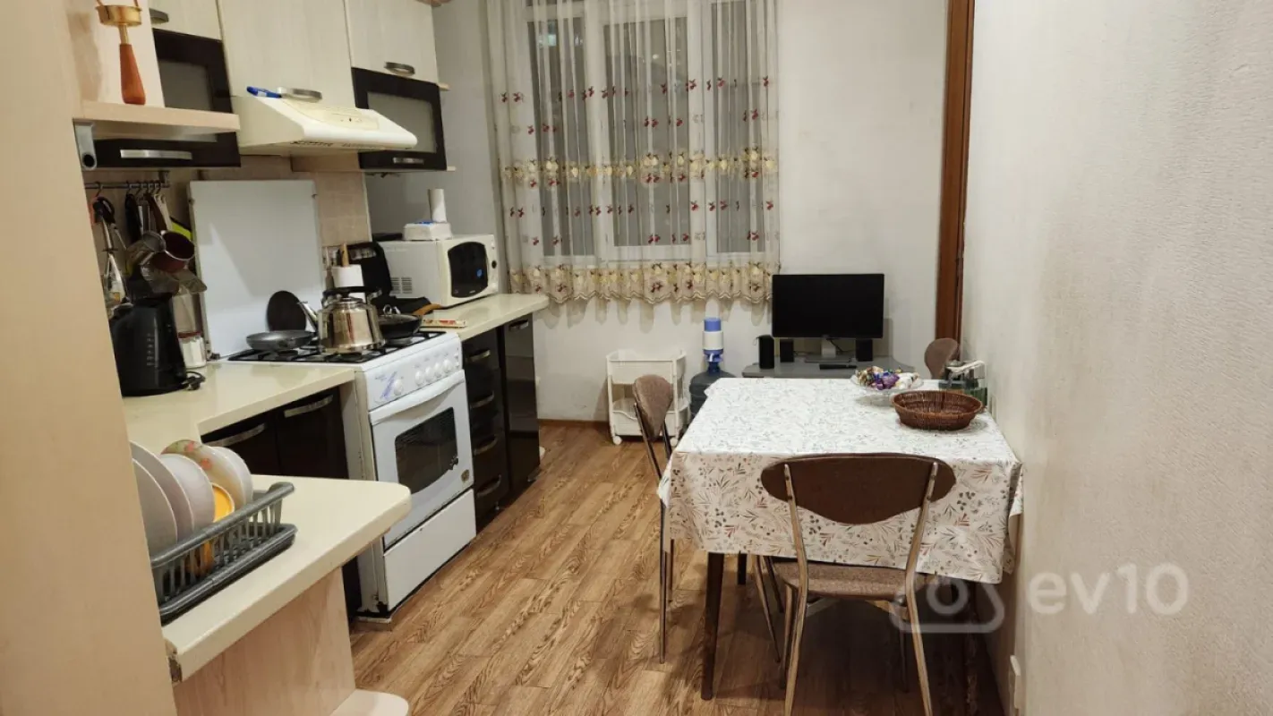 Kirayə verilir 3 otaqlı köhnə tikili 90 m²