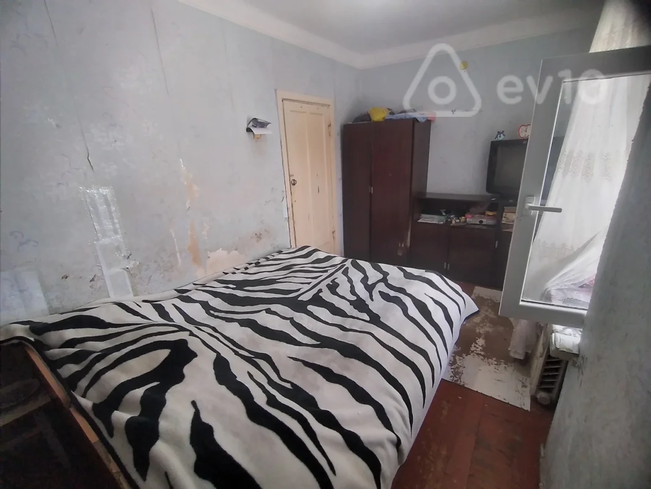 Satılır 2 otaqlı köhnə tikili 50 m²