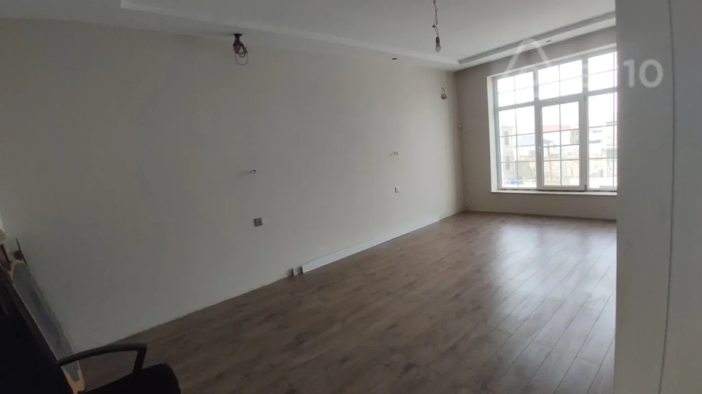Satılır 6 otaqlı həyət evi 250 m²