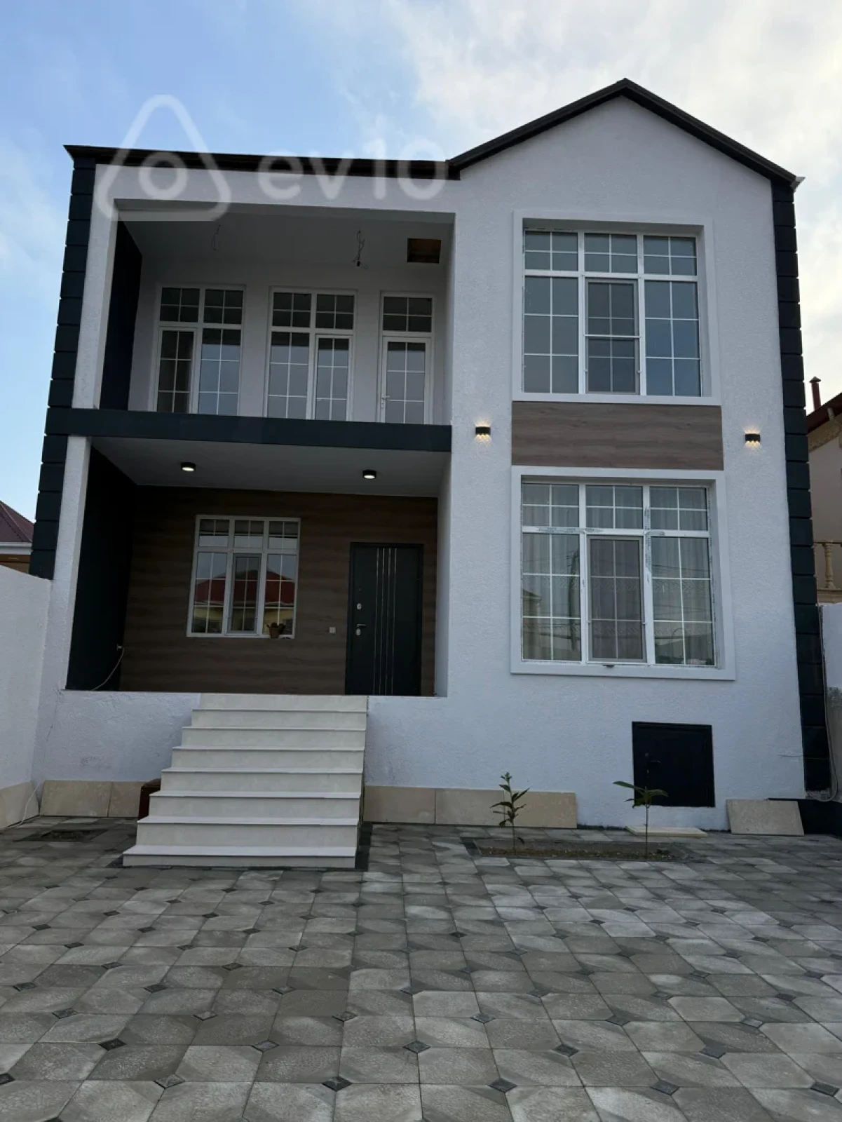 Satılır 6 otaqlı həyət evi 250 m²