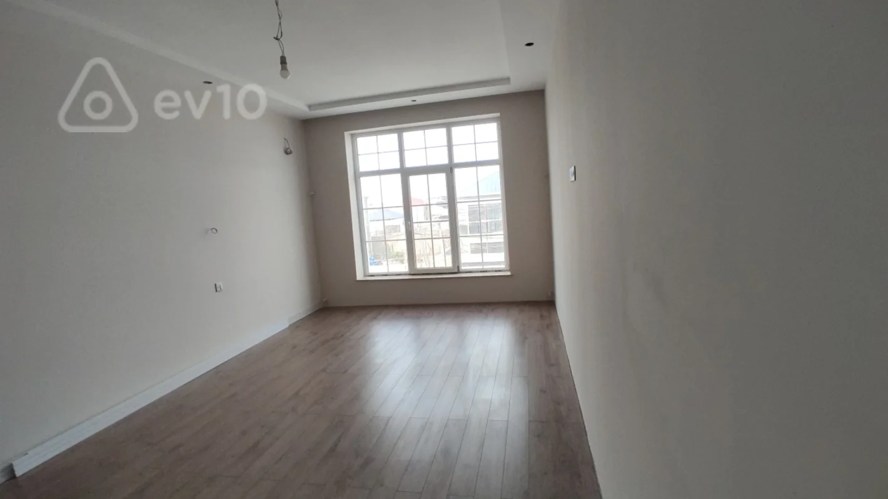 Satılır 6 otaqlı həyət evi 250 m²