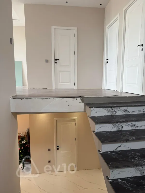 Satılır 6 otaqlı həyət evi 250 m²