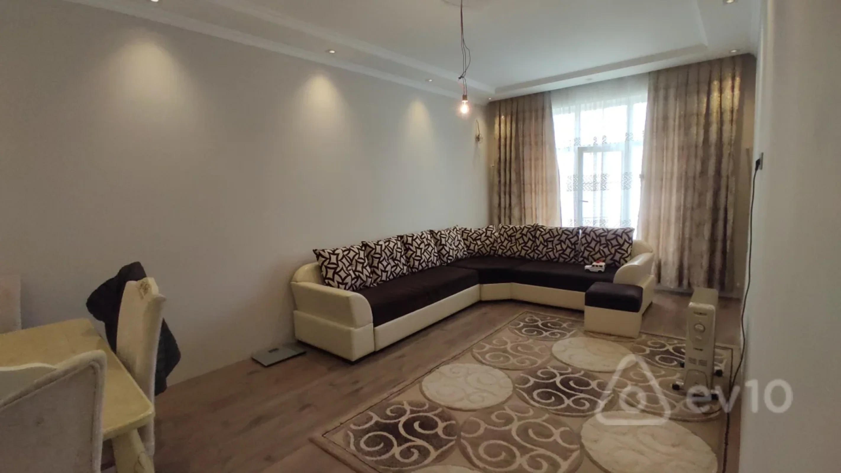 Satılır 6 otaqlı həyət evi 250 m²
