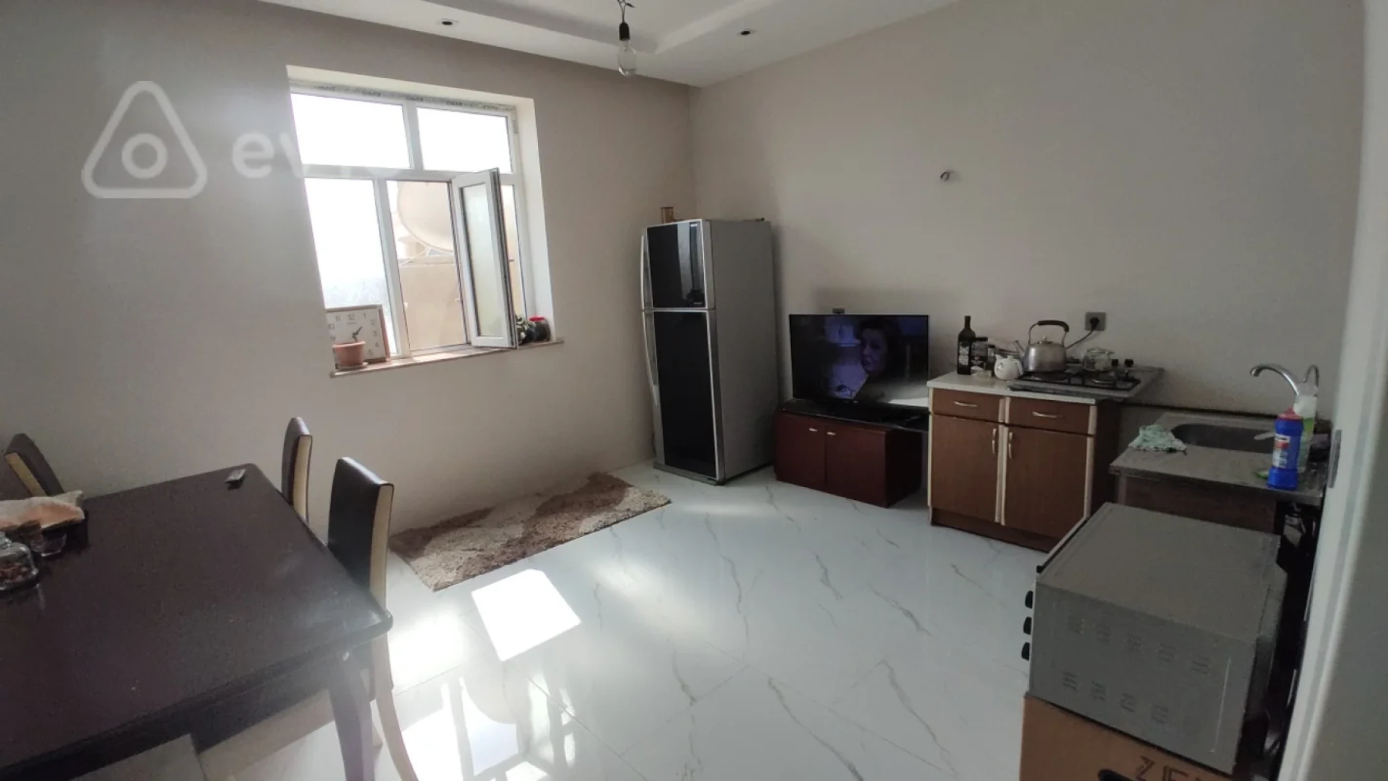 Satılır 6 otaqlı həyət evi 250 m²