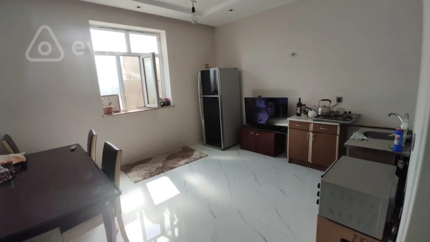 Satılır 6 otaqlı həyət evi 250 m²