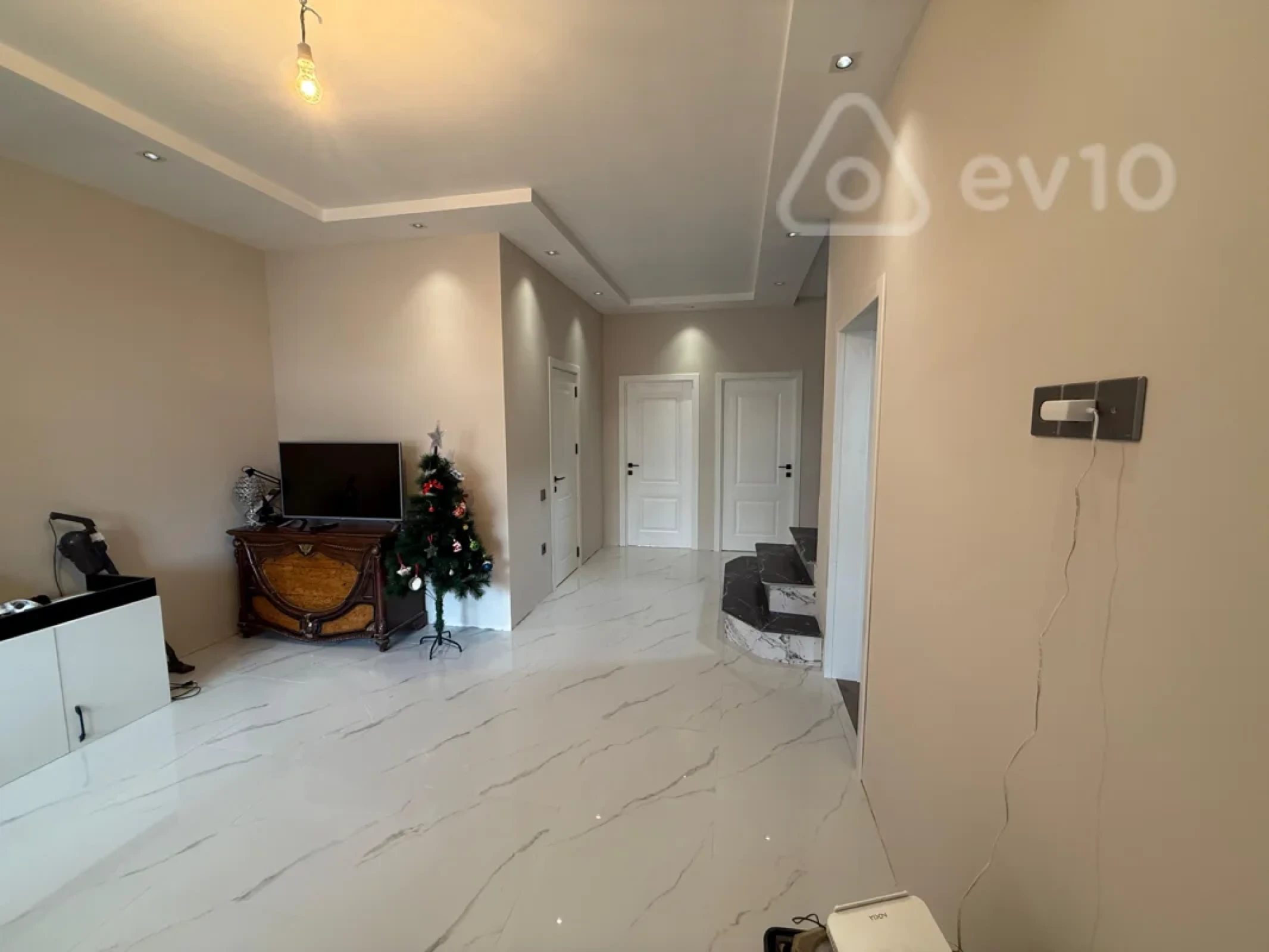 Satılır 6 otaqlı həyət evi 250 m²