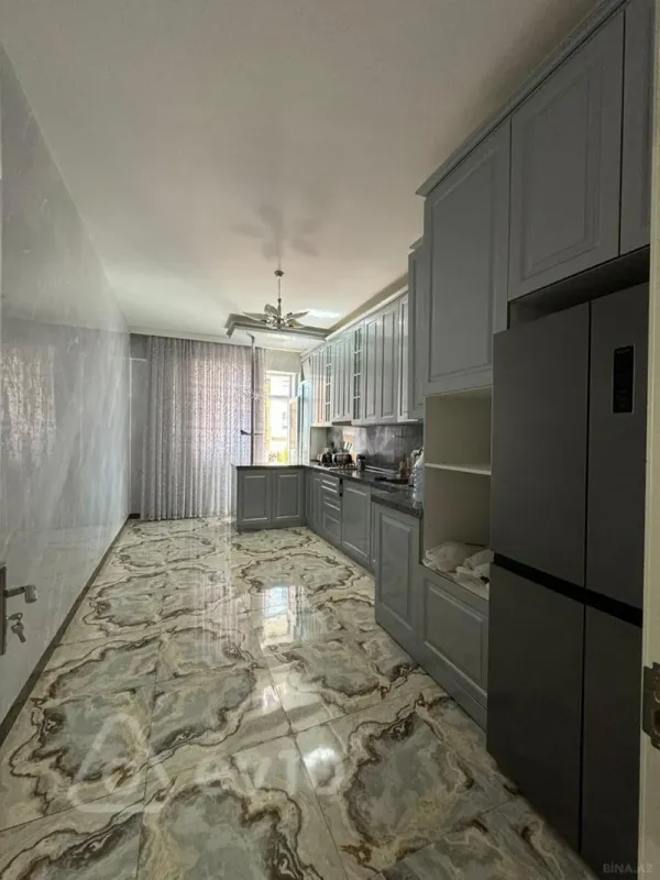 Kirayə verilir 3 otaqlı yeni tikili 100 m²