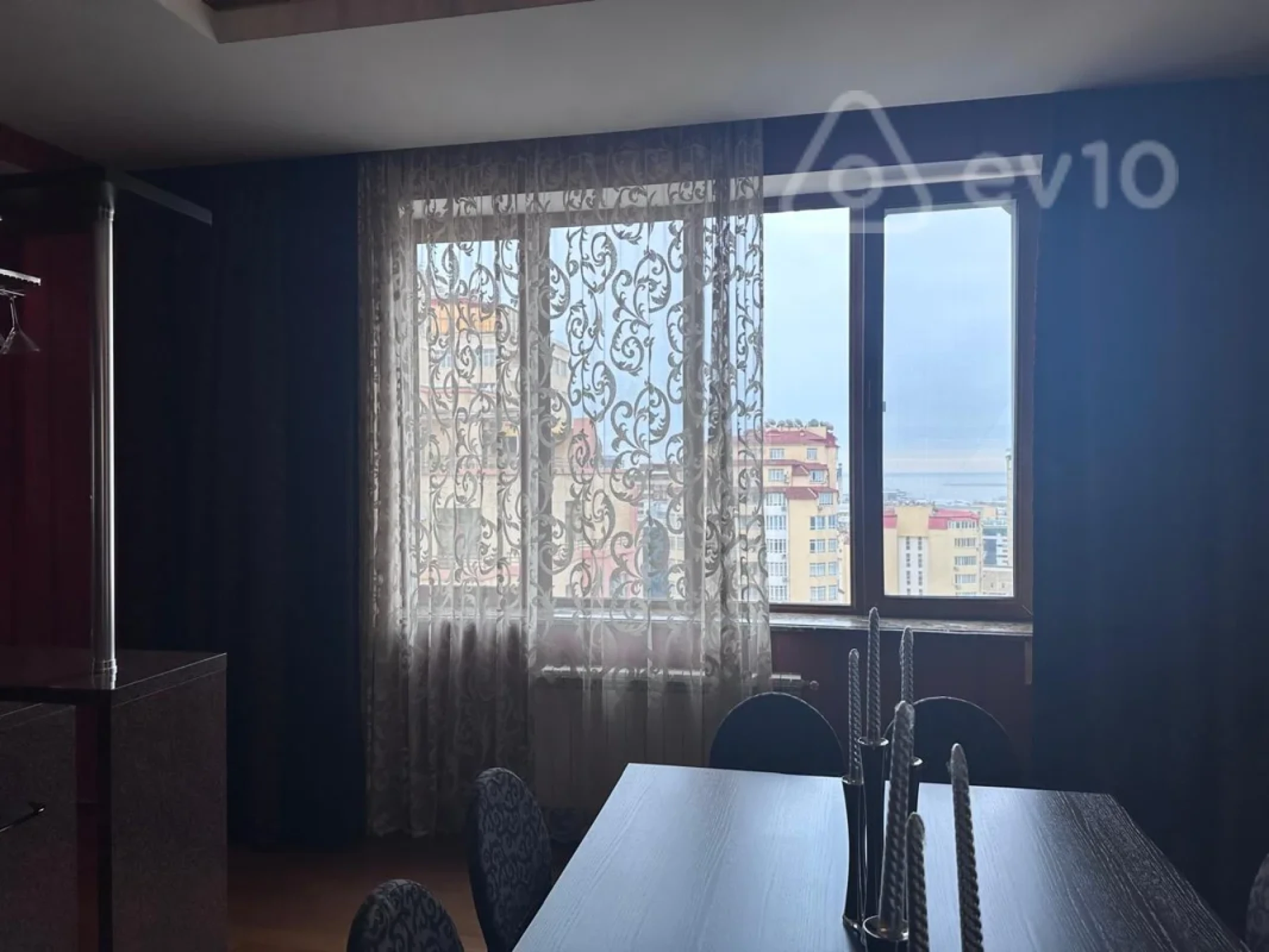 Kirayə verilir 8 otaqlı yeni tikili 400 m²