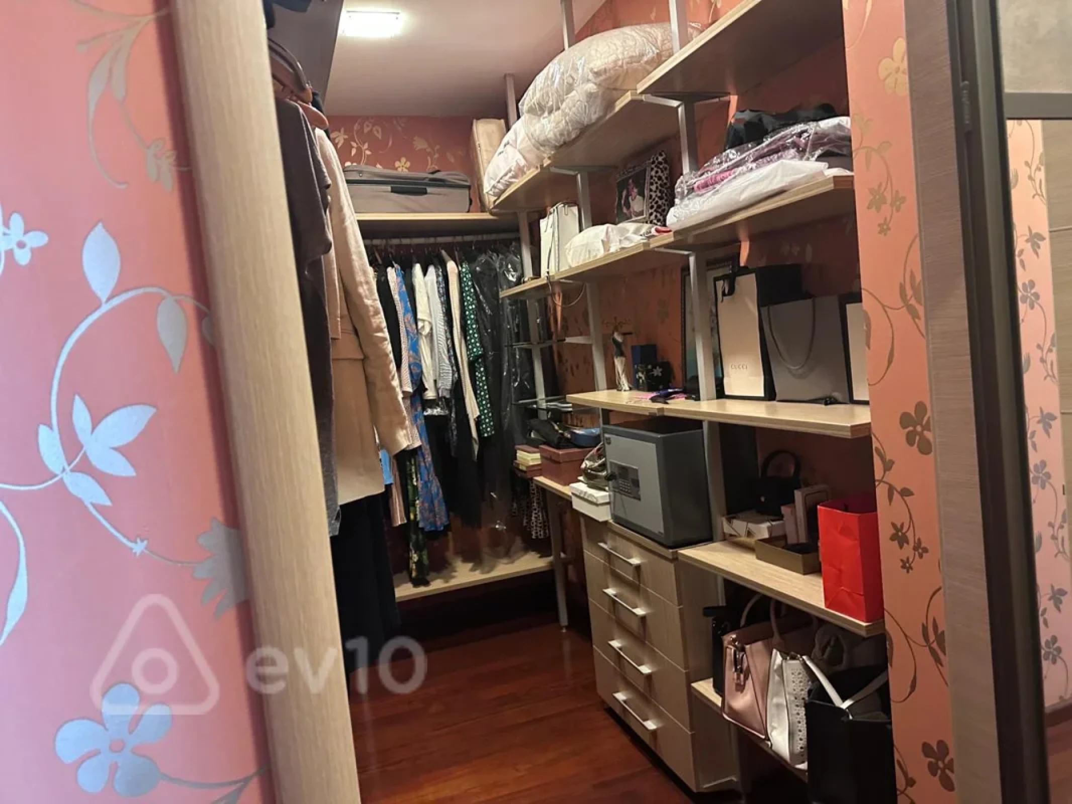 Kirayə verilir 8 otaqlı yeni tikili 400 m²