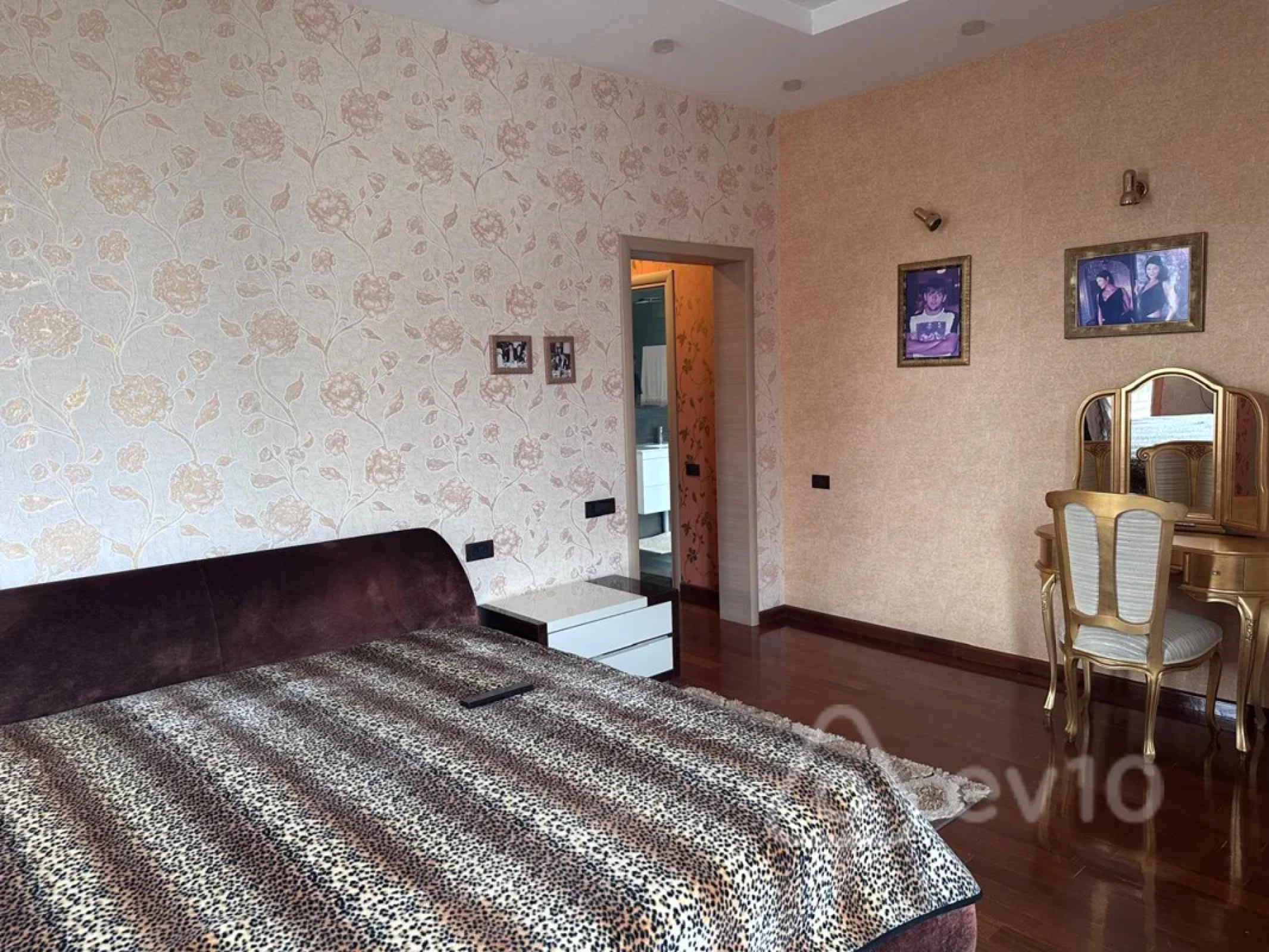 Kirayə verilir 8 otaqlı yeni tikili 400 m²