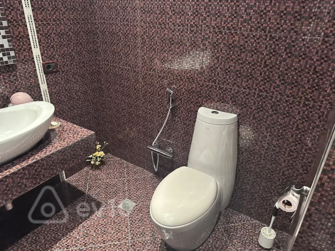 Kirayə verilir 8 otaqlı yeni tikili 400 m²