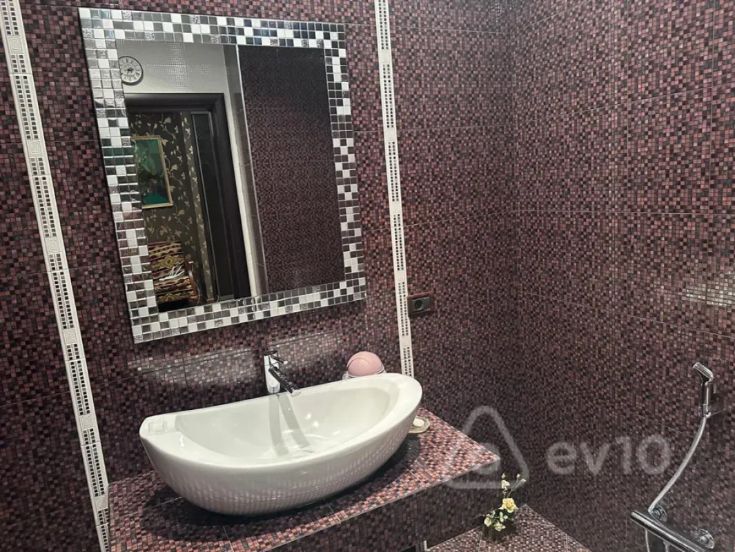 Kirayə verilir 8 otaqlı yeni tikili 400 m²