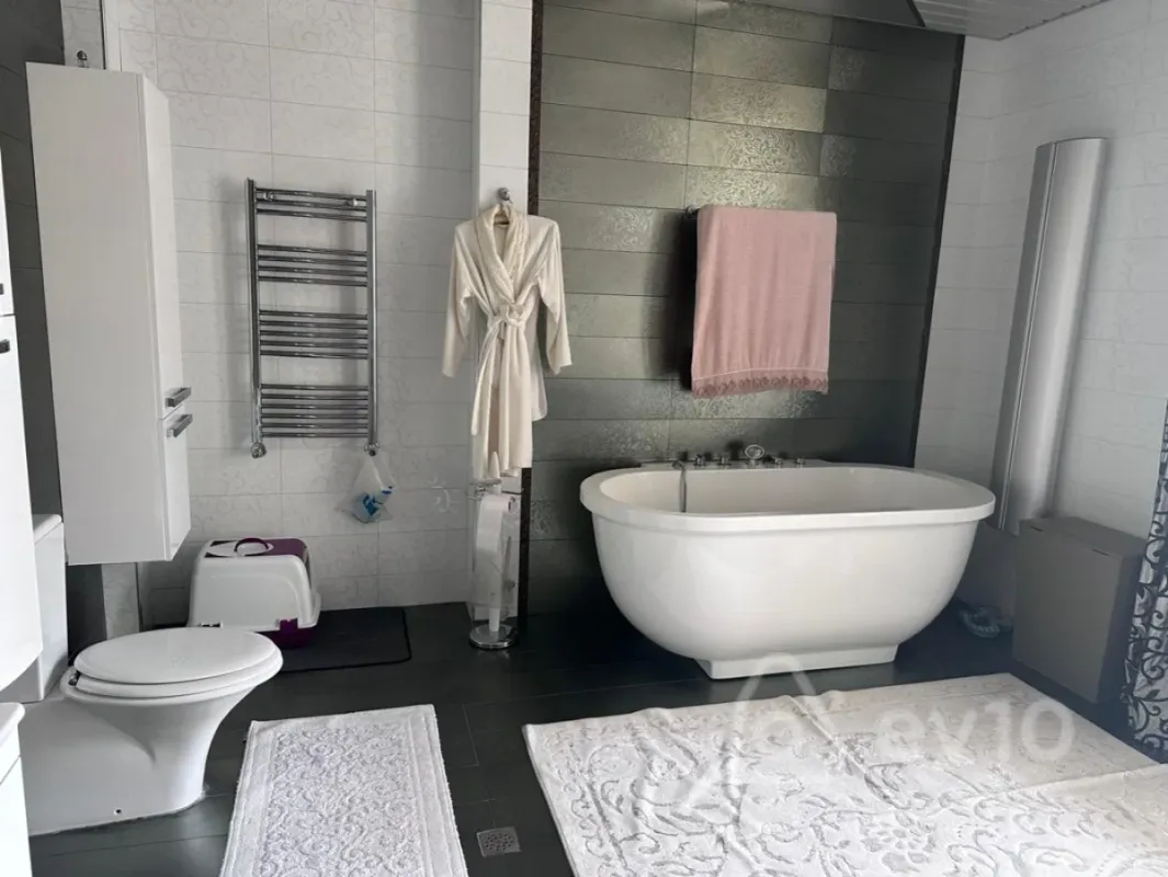 Kirayə verilir 8 otaqlı yeni tikili 400 m²