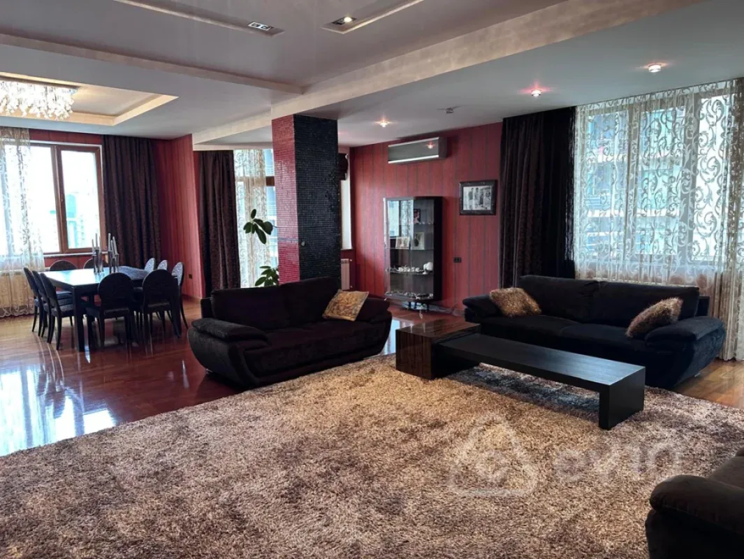 Kirayə verilir 8 otaqlı yeni tikili 400 m²