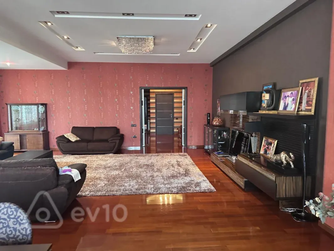 Kirayə verilir 8 otaqlı yeni tikili 400 m²