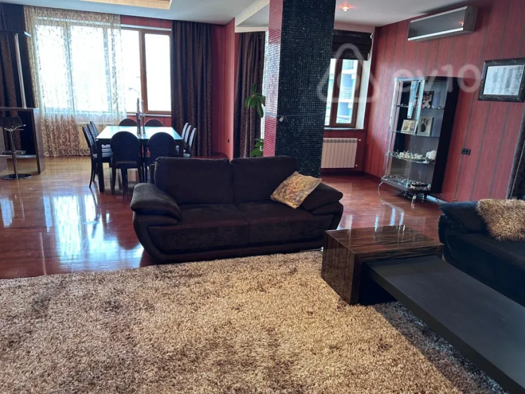 Kirayə verilir 8 otaqlı yeni tikili 400 m²