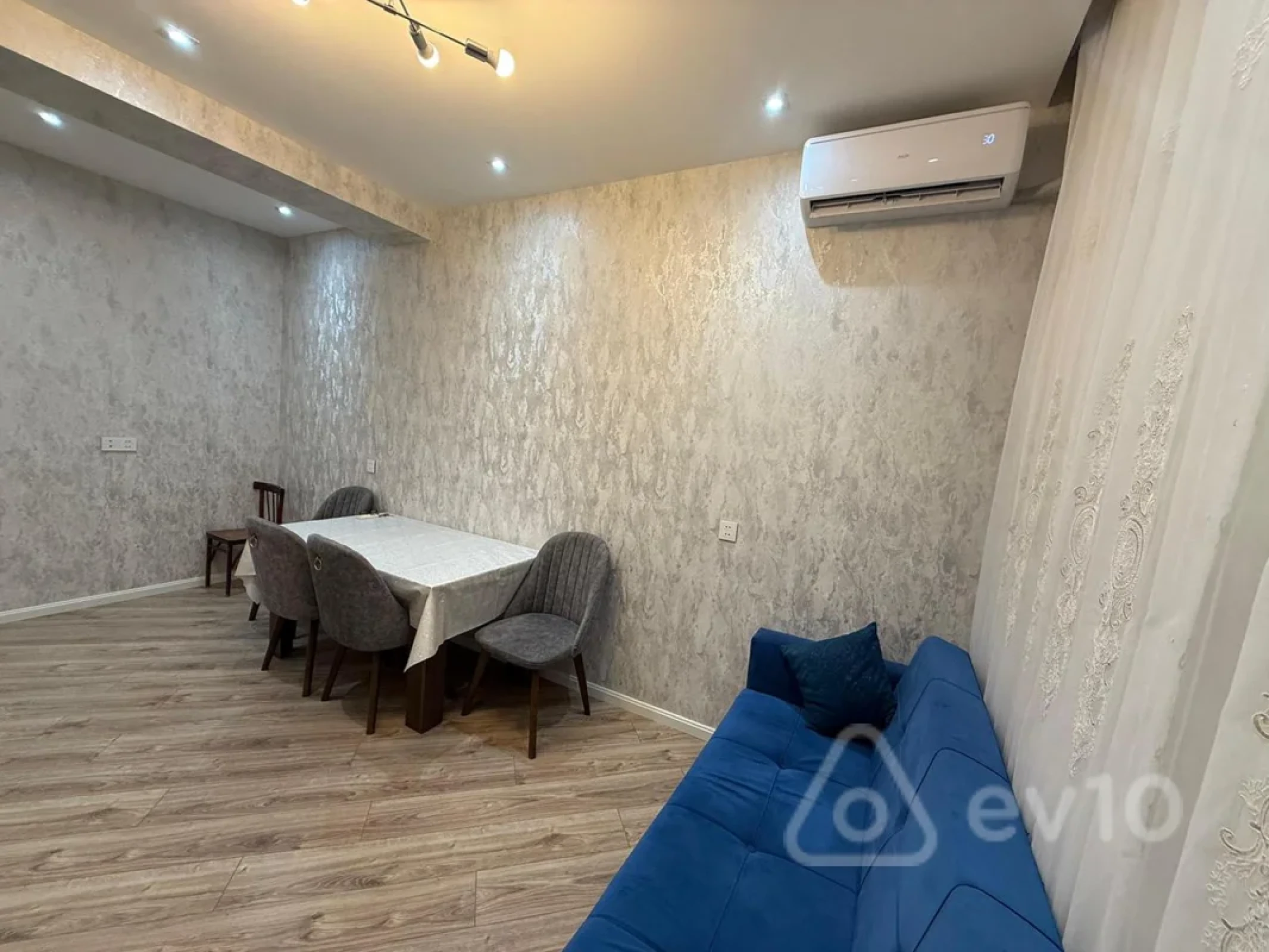 Kirayə verilir 2 otaqlı yeni tikili 50 m²