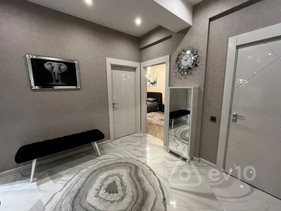 Kirayə verilir 3 otaqlı yeni tikili 110 m²