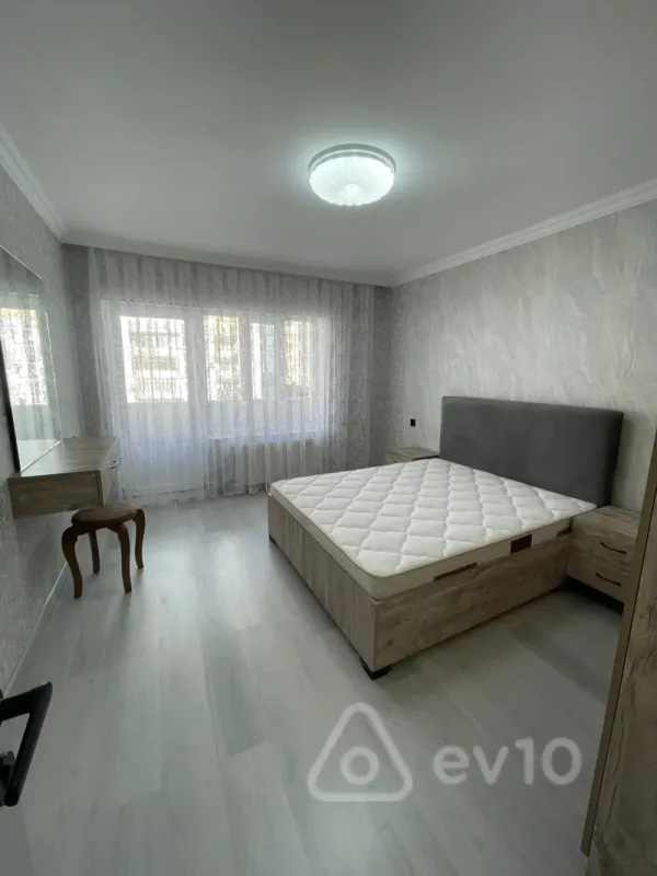 Kirayə verilir 4 otaqlı yeni tikili 110 m²