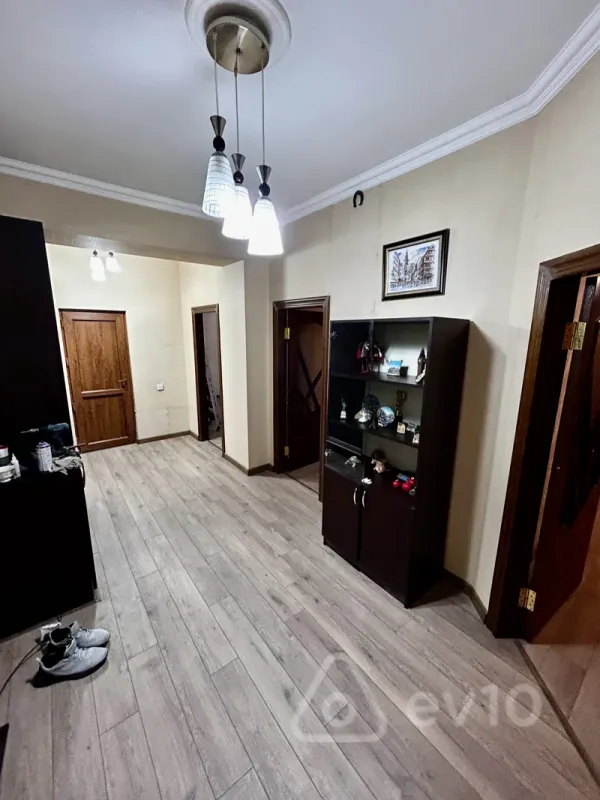Kirayə verilir 2 otaqlı yeni tikili 105 m²