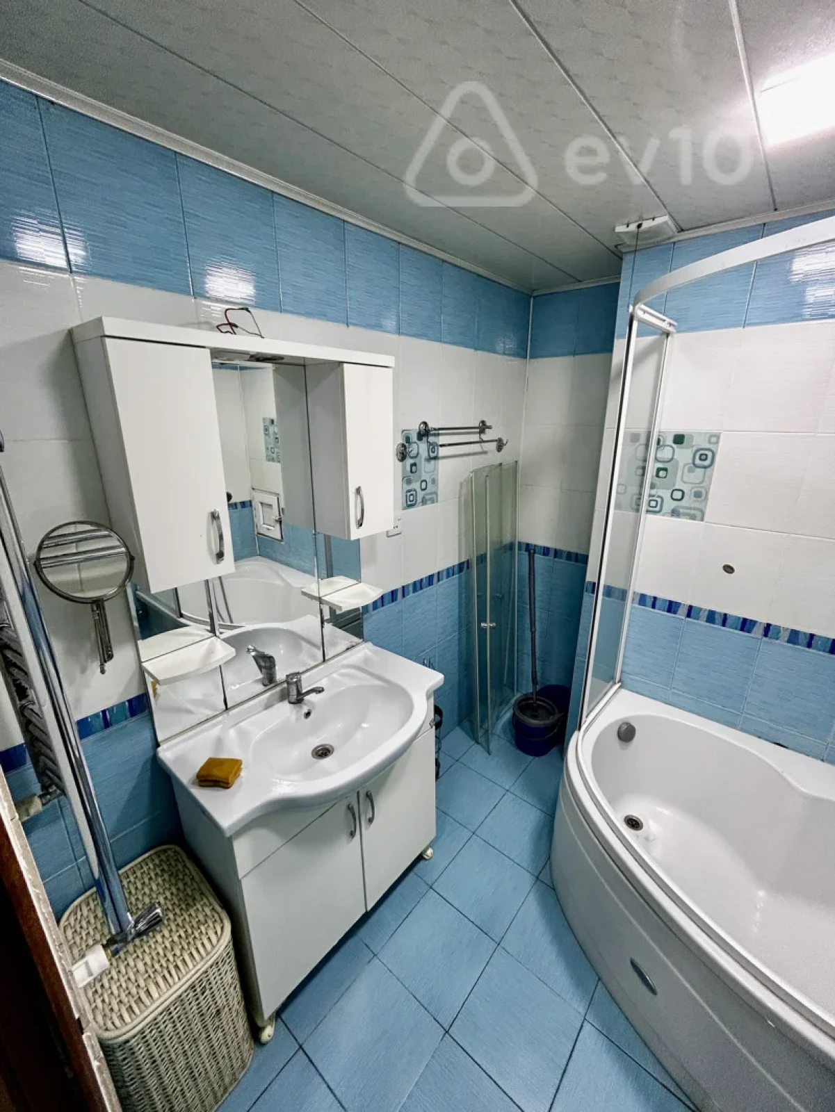 Kirayə verilir 2 otaqlı yeni tikili 105 m²