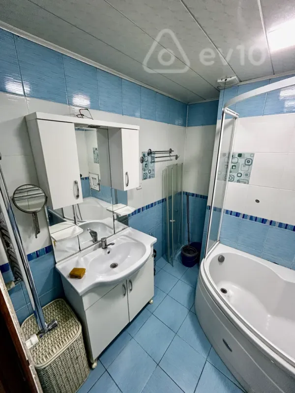 Kirayə verilir 2 otaqlı yeni tikili 105 m²