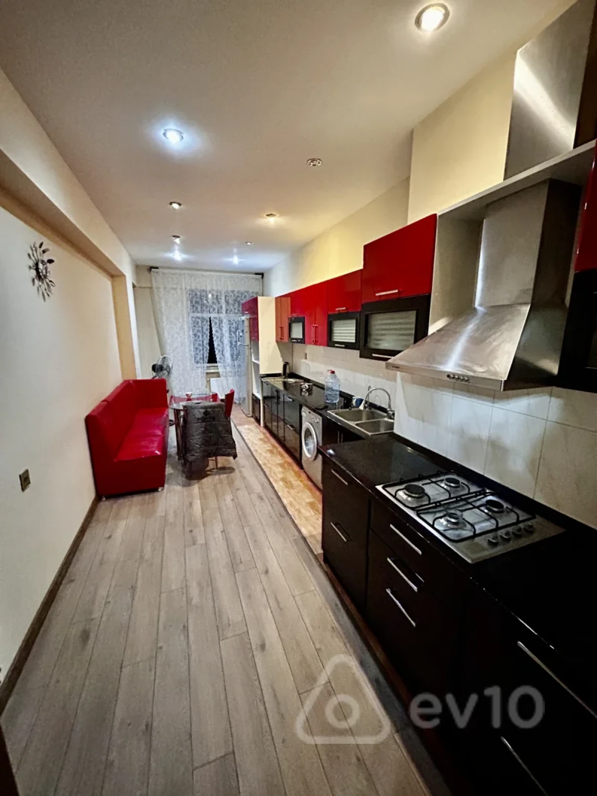 Kirayə verilir 2 otaqlı yeni tikili 105 m²